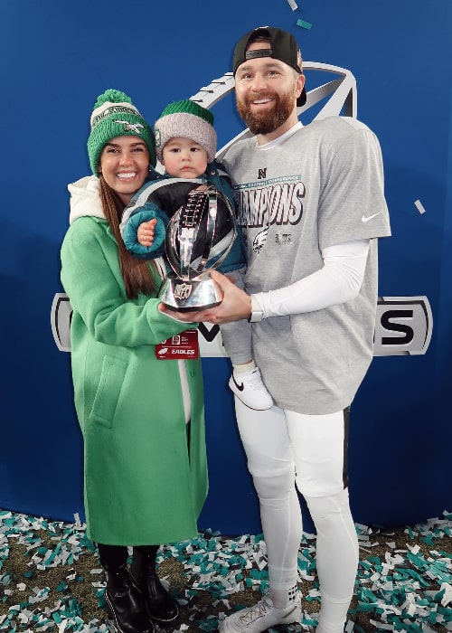 Jake Elliott with his wife Annie Elliott and son Beau Daniel Elliott in January 2025
