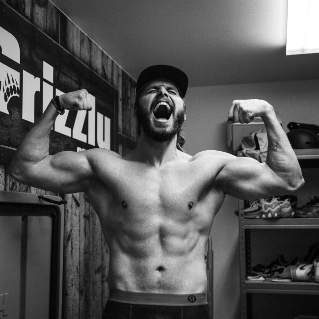 Warren Zeiders as seen while showing his physique in an Instagram post in February 2024