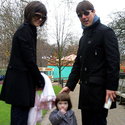 katie-holmes-tom-cruise-suri-cruise-in-the-park