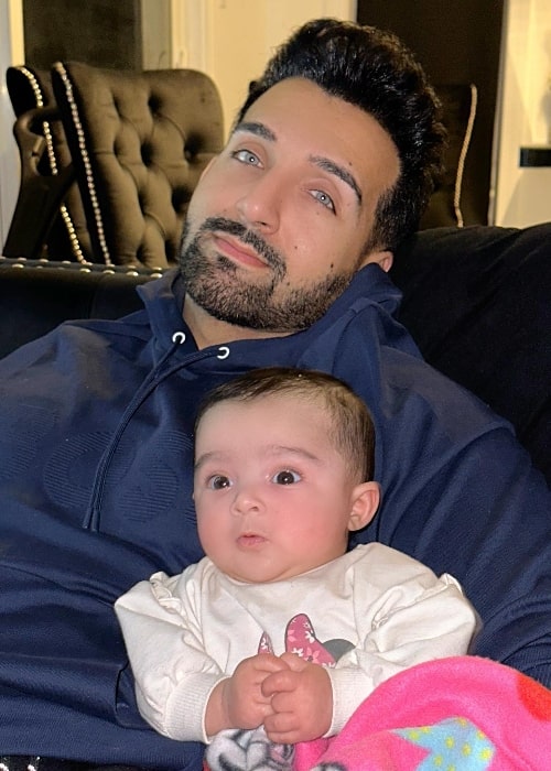 Sham Idrees with his daughter Shanaya in March 2023
